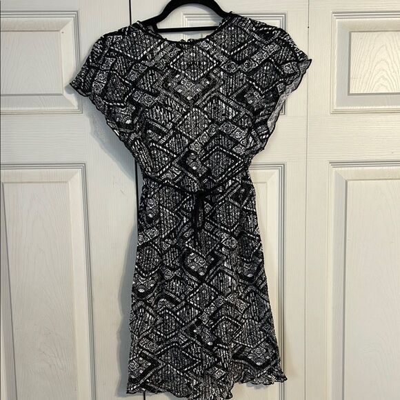 BECCA Rebecca Virtue X-Small Black White Swim Cover-Up Open Knit V-Neck Tie - Picture 5 of 6